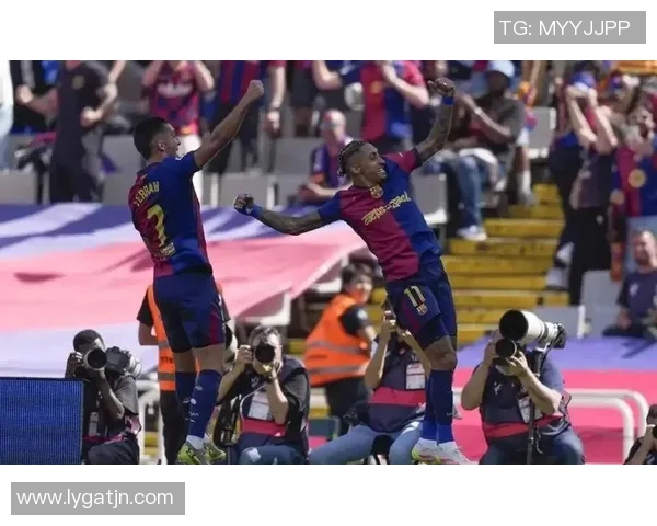 英超历史冷门：里昂逆转巴萨上演惊天大逆转引爆全场热议